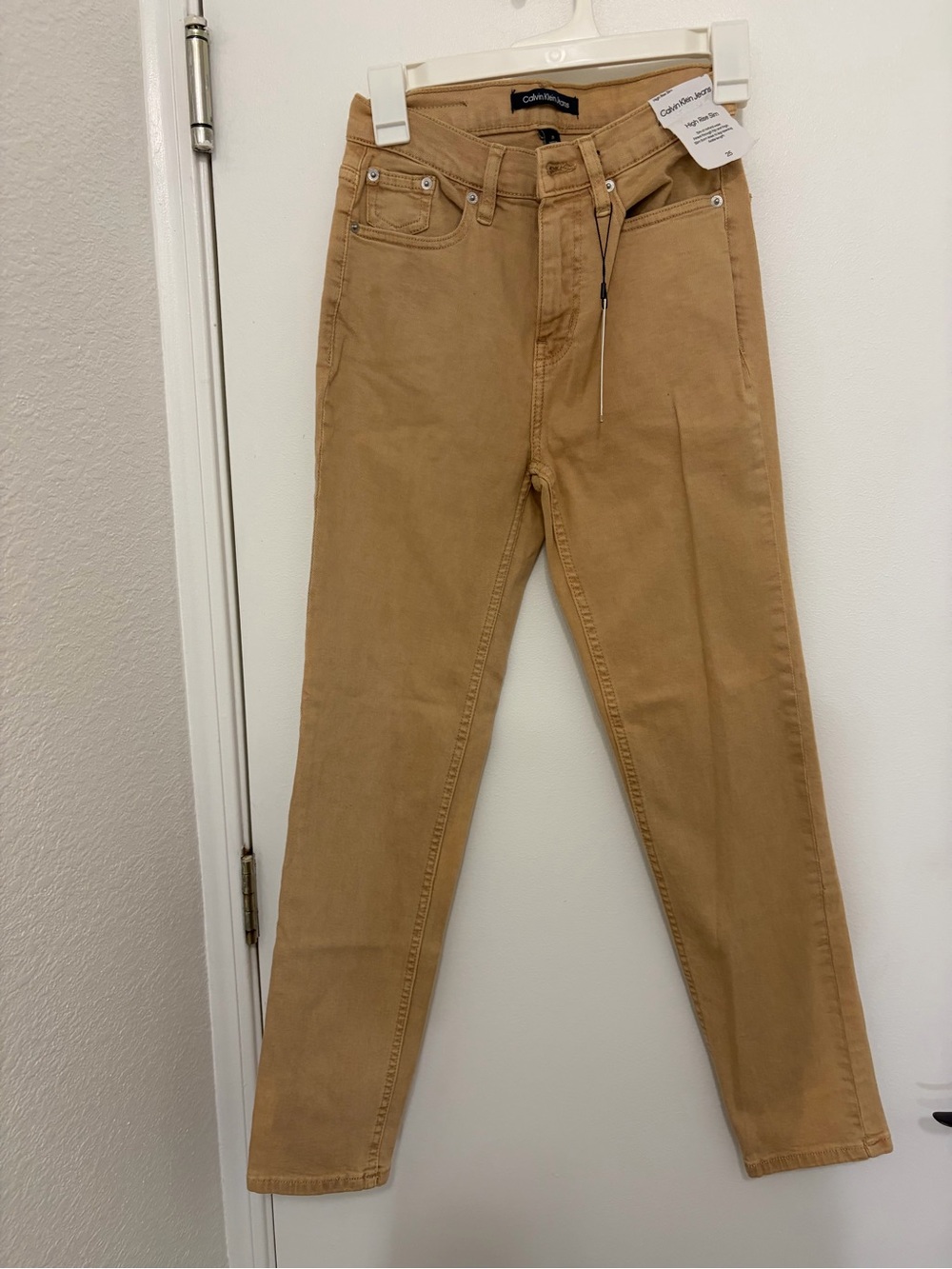 Calvin Klein Jeans High-Rise Straight in Camel